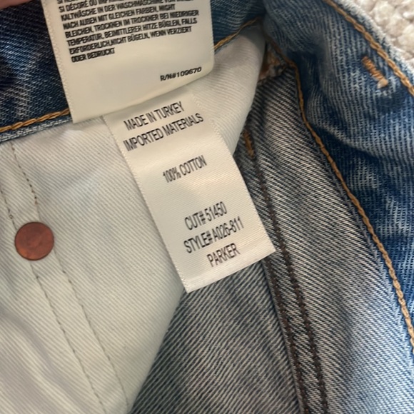 Agolde Parker Jean Shorts, Light wash. Size 27. - Picture 3 of 3